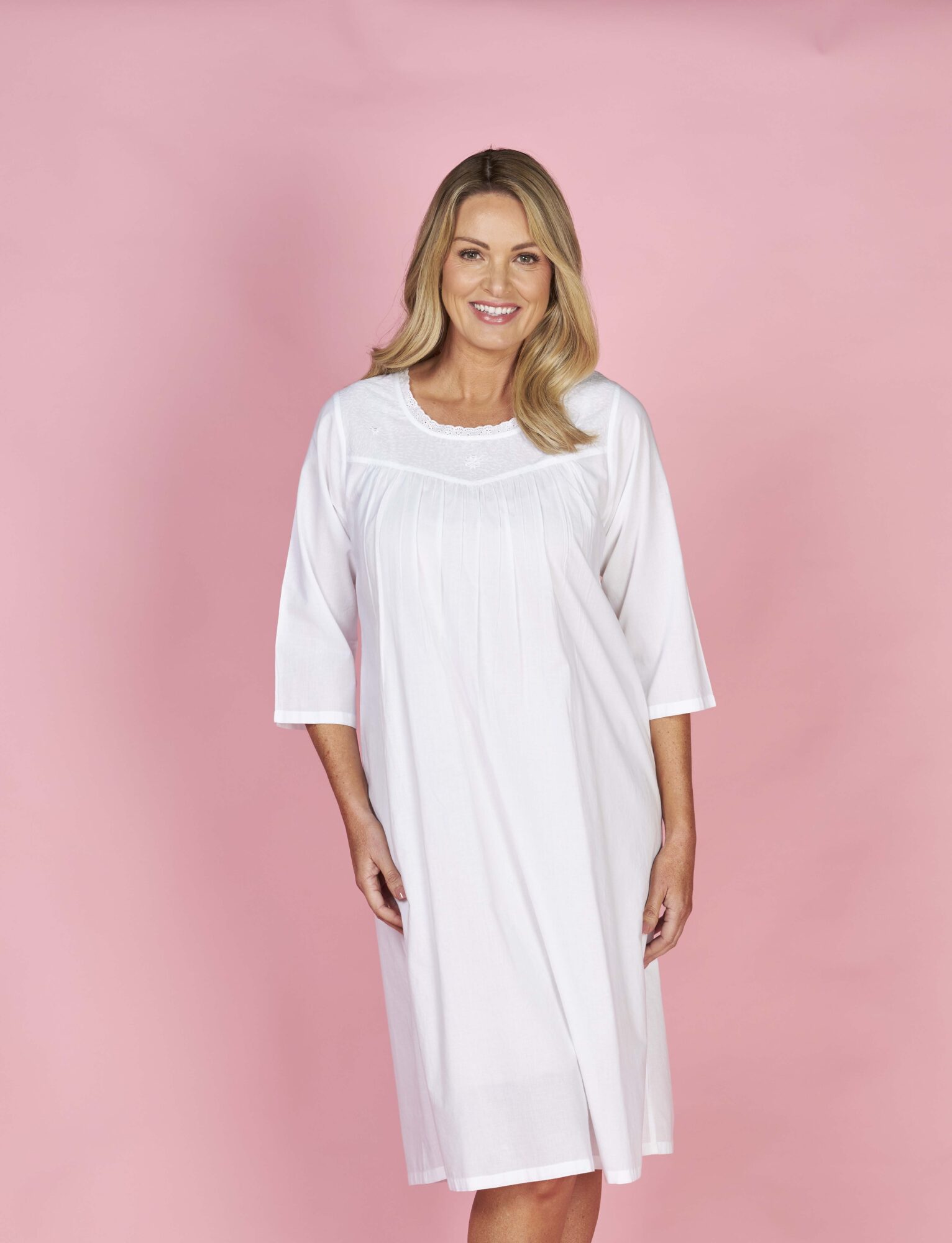 FCE539 - White 3/4 Sleeve Cambric Nightie 110